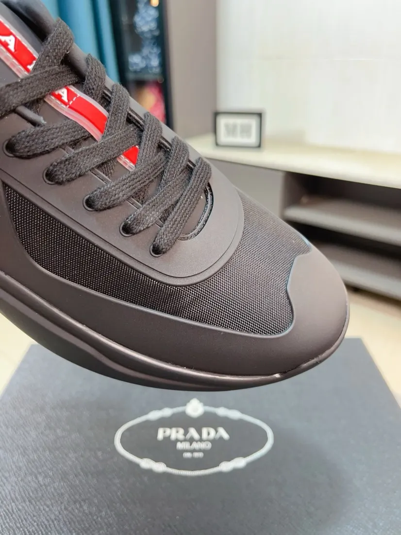 The ex-factory price is 680🌹🌹The high-quality new Prada (Prada) counters are launched simultaneously. The new men's shoes and 😘fabrics are selected from imported mesh and glue-spraying technology. Imported cowhide lining. 👍🏿High-end☄️Open-molded non-slip rubber outsole, exquisite lines, simple and elegant, comfortable and high-end for leisure travel. Code number: 38 to 44